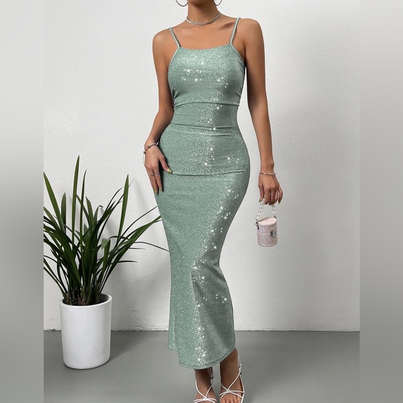 Luxe twist open back bodycon maxi dress - Picture 5 of 5